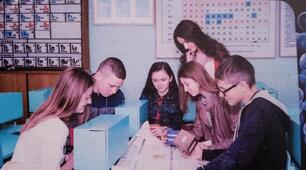 Урок в 11 класі  Тема: Лужні елементи. Фізичні та хімічні властивості  простих речовин. Оксиди, гідроксиди лужних елементів. Біологічна роль лужних елементів.