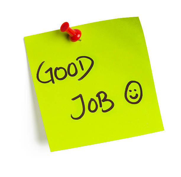 A Post It Note That Says Good Job Stock Photo - Download Image Now - Congratulating, Adhesive Note, Occupation - iStock