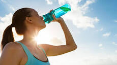 5 Trinkmythen: Müssen wir zwei Liter Wasser am Tag trinken?