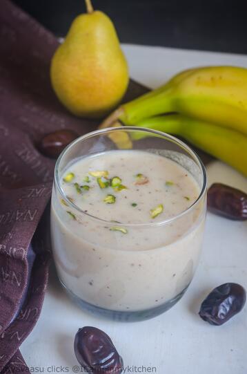 Pear & Banana Smoothie | Milk Smoothie - I camp in my kitchen