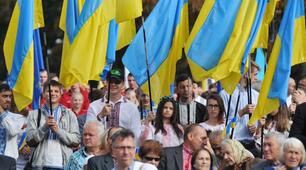 Презентація на тему "Зовнішня політика та міжнародні зв’язки України у 1992—2010 рр."