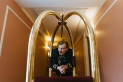 Безкоштовне стокове фото на тему «візок, готель, дивитися вбік» стокове фото