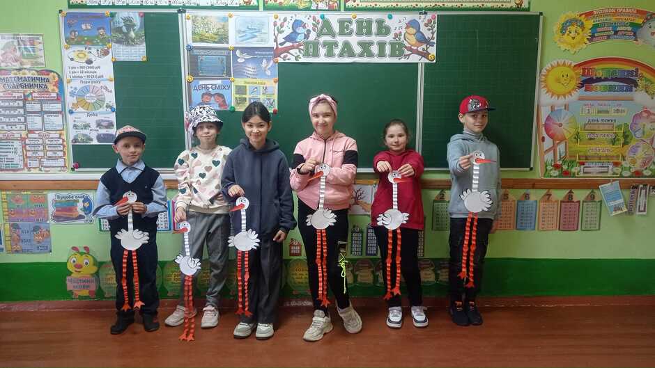 Возможно, это изображение 6 человек и текст