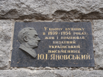 06017yre-bf06-413x310.png
