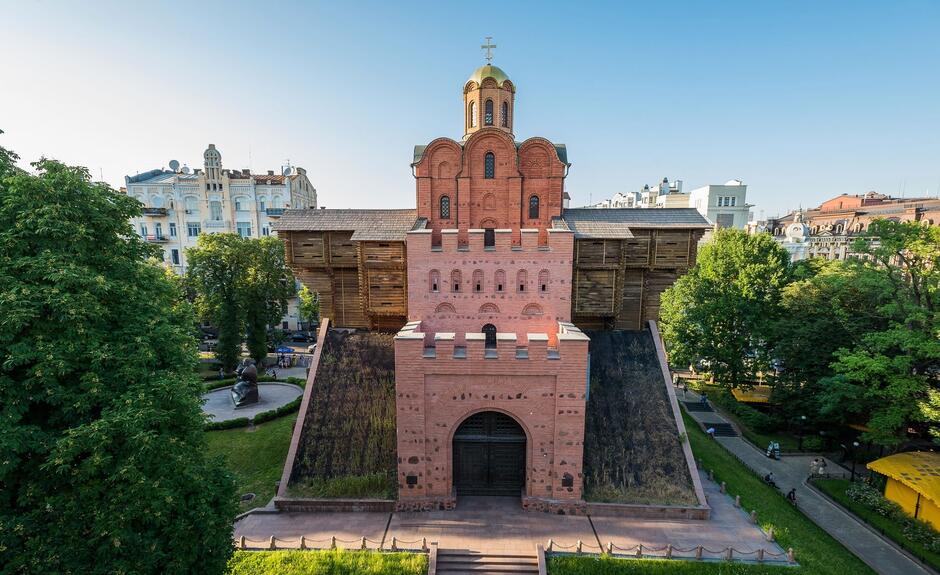 Reconstructed Golden Gate of Kyiv, Ukraine (11th century) : r/interestingasfuck