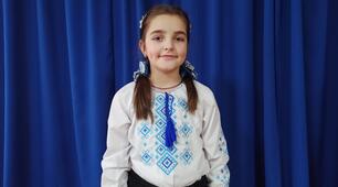 Вишиванка рідна,  ну хіба не диво? В ній ходити модно,  стильно і красиво!