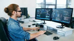 Software Engineer: What They Do, Skills, & Salary | LatamRecruit