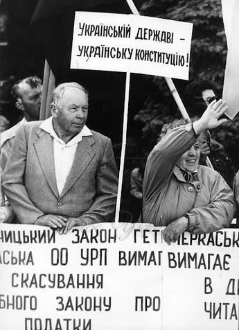 Ухвалення Конституції України і конституційність системи влади