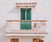 BALCONY | Значення в англійській мові – Cambridge Dictionary