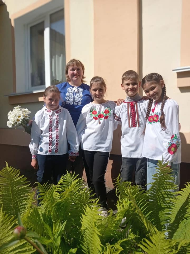 Возможно, это изображение 4 человека
