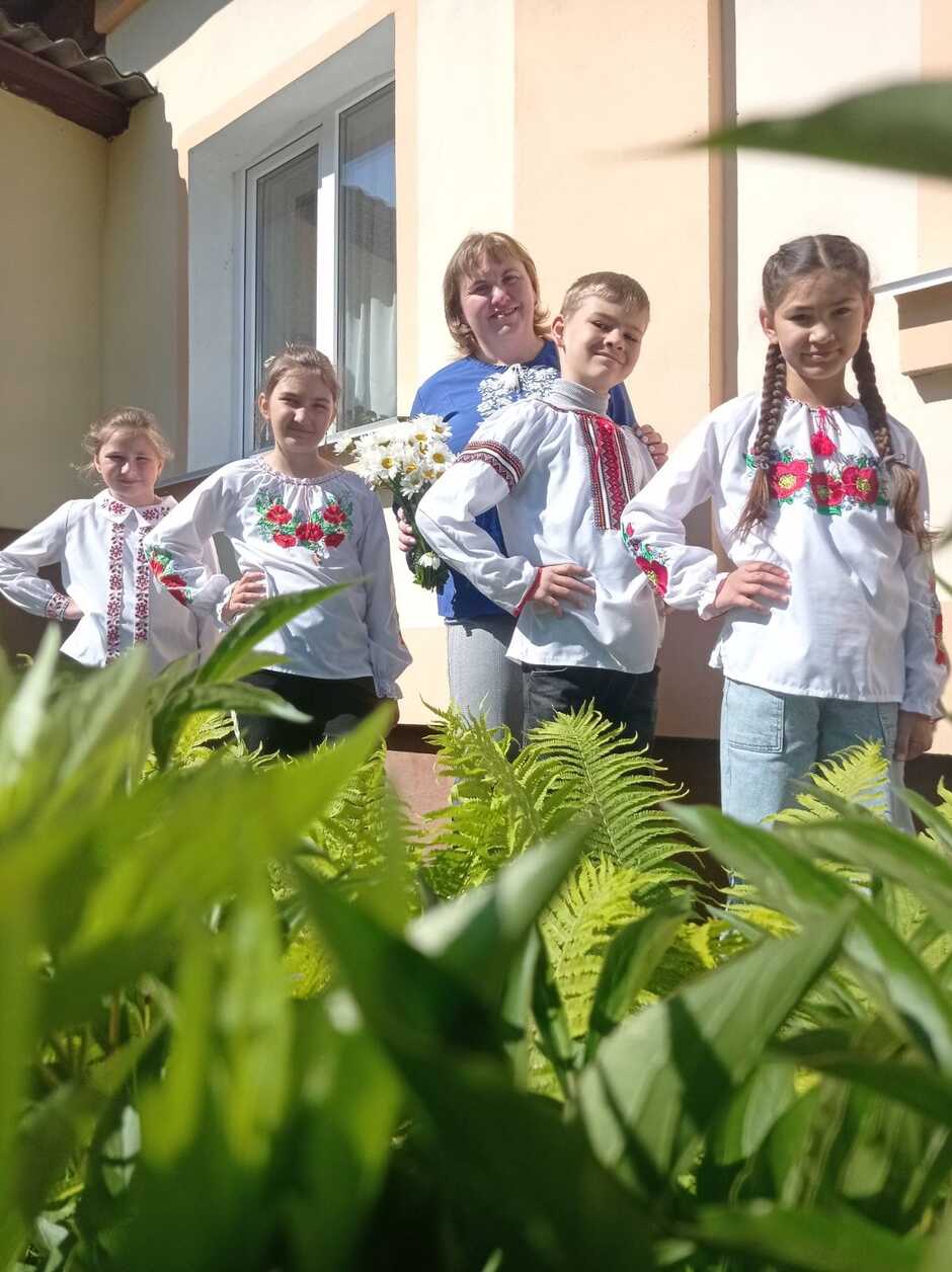 Возможно, это изображение 4 человека
