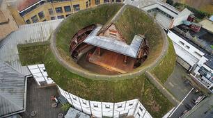Презентація з англійської мови "History of the Globe Theatre" для 7 класу.