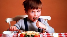 Why it's not a good idea to force your child to eat 'just one more bite' | SBS Food