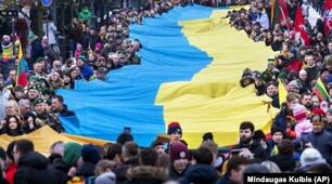 Презентація  "Тісніше станьте, сильні духом, під прапором єдиним"