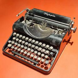 Винтажная печатная машинка Vintage Typewriter Olympia 4, Винтаж | Home Concept