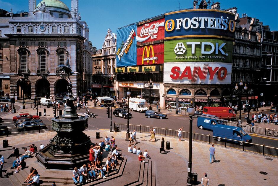 Площадь Пикадилли (Piccadilly Circus) в Лондоне