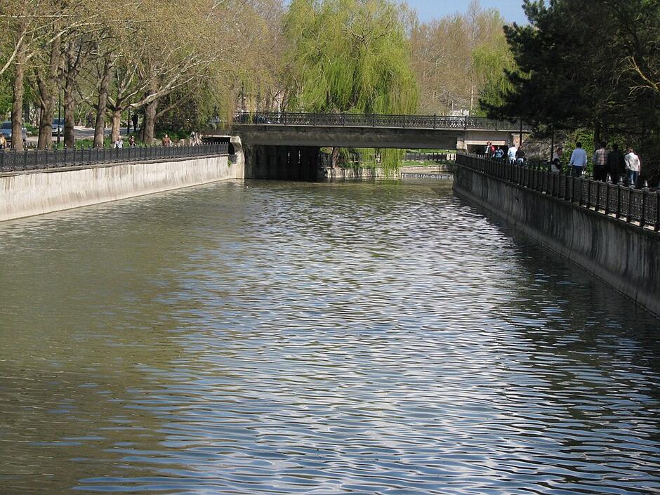 06031pw9-b484-940x705.jpg