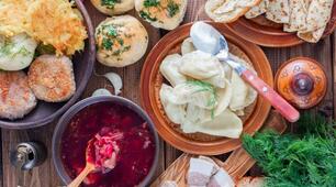 Українська кухня - вареники та деруни.