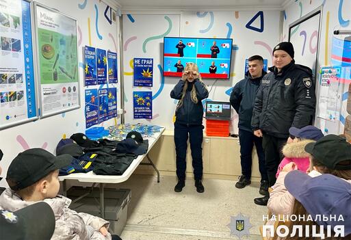 На зображенні може бути: 5 людей та текст