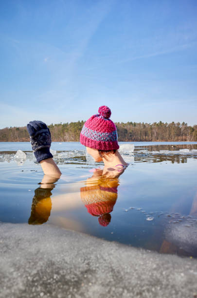 6.500+ Fotos, Bilder und lizenzfreie Bilder zu Winter Baden - iStock | Eisbaden, Eisloch, Winter fun