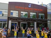 У Черкасах батьки вийшли на мітинг проти звільнення директора гімназії 