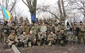 Батальйон "ОУН" розколовся: частина бійців у Пісках не хоче здавати зброю військовим — Укрaїнa