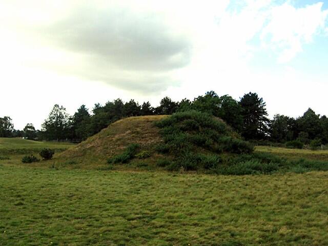Sutton Hoo | burial mound | Rictor Norton & David Allen | Flickr