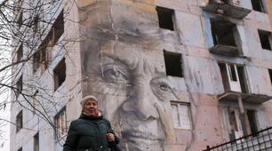 У Дніпрі померла вчителька з Авдіївки, чиє обличчя на муралі стало символом незламності міста.